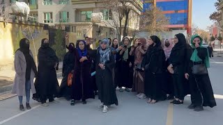 Protest am Weltfrauentag auch in Kabul  AFP [upl. by Omolhs]