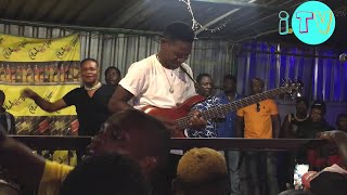 Alick Macheso Hand Over His Bass Guitar🎸 To Simon quotCobraquot Mutambi [upl. by Dyal45]