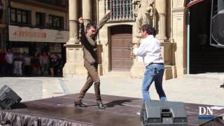 Aurresku gitano en la plaza del Ayuntamiento [upl. by Hassi]