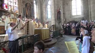 Locronan La grande Troménie 2013 La messe solennelle  1ère partie [upl. by Okemak]