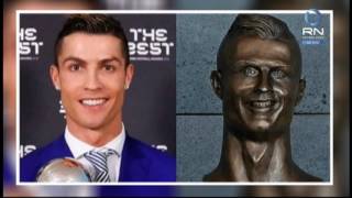 A internet não está conseguindo lidar com busto de Cristiano Ronaldo [upl. by Zetnauq198]