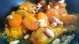 Tajine de poulet aux abricots amp amandes طاجن الدجاج بالمشمش واللوز [upl. by Habeh]