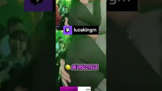 Limonare in disco latina a Milano discoteca twitch twitchitalia baciare twitchclips limonare [upl. by Enaxor183]