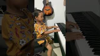 Belajar melody hearing dari demo song di piano [upl. by Kcinimod]