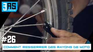 Comment resserrer des rayons de moto  Tuto Moto 26 [upl. by Nodnyl501]