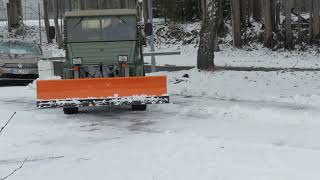 UNIMOG 411 mit Schneepflug im Einsatz III [upl. by Vardon]