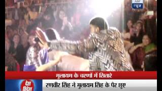 Saifai Mahotsav Ranveer Singh touches Mulayam Singhs feet [upl. by Greenman400]