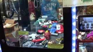 Monroeville Toy Show April 2013 Claw Machine Footage​​​ [upl. by Nerb75]