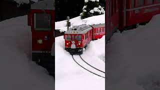 Berninabahn im Schnee  Gartenbahn gartenbahn gardenrailway [upl. by Ariait82]