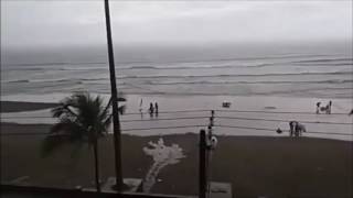 Une femme foudroyée sur la plage au Brésil [upl. by Arleyne486]