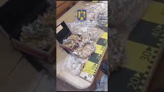 Kilograme de bijuterii galbene confiscate de poliție [upl. by Ribaudo]