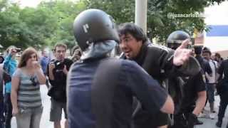 Protesta por las personas detenidas en Centro de Salud Federica Montseny de Vallecas [upl. by Alleen]