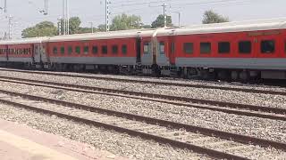 Amrapur Aravali Express Ki Video Sojat Road Railway Station indianrailways wap4 Naresh659 [upl. by Youngman]