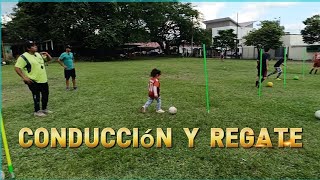 Entrenamiento de regate y conducción en fútbol [upl. by Tu706]