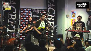 Hujan  Dikala Bulan Bermain Biola LIVE at Xfm Macbeth Secret Show [upl. by Fortier]