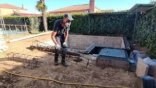 Cortando Zunchos para hacer encofrado 👷🏻‍♂️🏗️ manitas construcción obra bunker viralvideo [upl. by Vitalis]