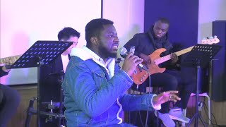 Fr Caleb Mweze dans MON RÉDEMPTEUR live TCK House BusanKorea [upl. by Cnahc992]