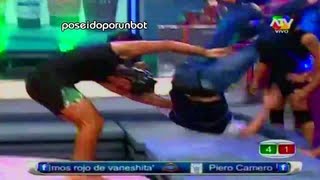 COMBATE Andy V es golpeado en RETO CIRCULAR 171212 [upl. by Phiona805]