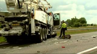 GPTV Vrouw op rijdende afzettingswagen redt levens wegwerkers [upl. by Alpheus915]