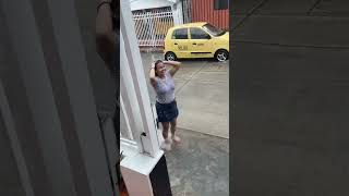 Esta chica hizo algo inesperado en la calle 😂 [upl. by Alesig]