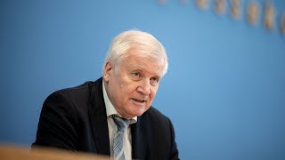 Bundesinnenminister Seehofer verlängert Grenzkontrollen zu Tschechien [upl. by Ailehpo]