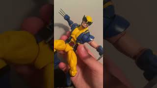 Posing legends Wolverine wolverine hughjackman xmen marvel marvellegends actionfigures [upl. by Esilehc]