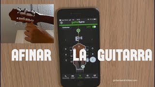 Cómo afinar la guitarra con el móvil o celular [upl. by Eltotsira778]