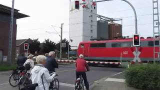 TKreuzung mit Bahnübergang bei Lindern Kreis Heinsberg [upl. by Ahsyia]