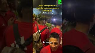 SELECCIÓN PERUANA saludó el banderazo por hinchas peruanos en PARAGUAY  Depor [upl. by Howie]