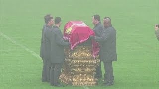 Benfica fans say final farewell to Eusebio [upl. by Ahseret]