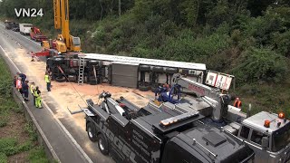 03082021  VN24  LKW mit 19 Tonnen Pommes frites auf der A1 bei Ascheberg umgekippt [upl. by Carolann]