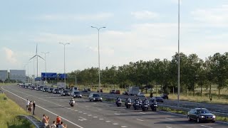 Colonne met 74 rouwautos MH17 op de A27 bij Houten [upl. by Dacia]