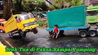 Menegangkan  Jalan Licin Truk Tua Jumping di Tanjakan Sitinjau Lauik [upl. by Enecnarf311]