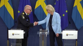 Pressträff med finansministern för att presentera ny generaltulldirektör och chef för Tullverket [upl. by Maggy473]