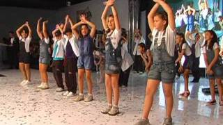 Coreografia Rap da família  alunos dos 4º e 5º anos  Colégio Desafio [upl. by Buyers]