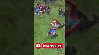 Corrida do Queijo 😂🏃‍♂️🧀 shorts cheeserolling curiosidades [upl. by Nimrak]