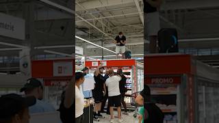 FAIRE UN CONCERT DANS UN MAGASIN🤣 humour prank rap batflunch [upl. by Akselav]