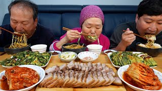 경상도식 얼큰한 소고기뭇국과 제철 부추전 맛있는 수육까지 집밥 한상 먹방 Spicy beef radish soup 요리amp먹방  Mukbang eating show [upl. by Hayley506]