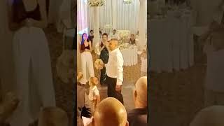 Младоженеца хвана БУКЕТА 😄 wedding party event fireworks dj bride weddingday weddingvideo [upl. by Kylila]