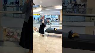 Prank sandal hilang lucu viralvideo prank funny shorts trending [upl. by Beverie]