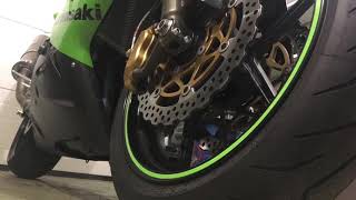 Tuto Zx10r pose liseret jante moto avec applicateur [upl. by Eirrej]