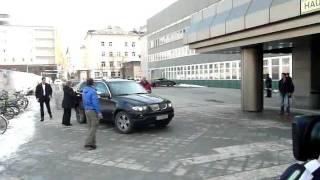 Koningin Beatrix en prinses Mabel in Innsbruck [upl. by Airemat]