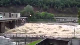 Neckar Wasserstau am Wehr Esslingen HochwasserMonsterwelle [upl. by Lednew]