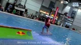 Wakeboarder rocken BeachampBoat Messe [upl. by Vtarj]