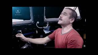 Chris Hadfield Canadian Astronaut and Spaceship Commander Space Oddity di David Bowie [upl. by Halyk]