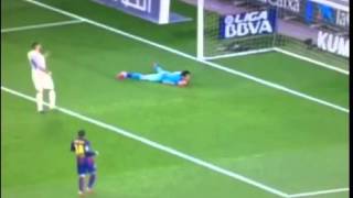 Las super atajadas de Claudio Bravo al real Madrid 22032015 [upl. by Rodger429]