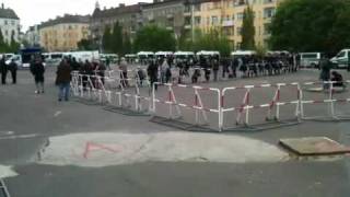 1 Mai in Berlin  Wenig Rechtsextremisten auf dem Antrittsplatz an der Bornholmer Brücke [upl. by Wiatt658]