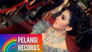 Syahrini  Aku Tak Biasa Official Music Video [upl. by Llatsyrk]