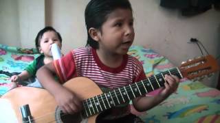 niño de 5 años tocando huayno [upl. by Glimp763]