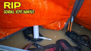 Camping hujan deras banjir di malam hari sendal hanyut well [upl. by Goldstein]